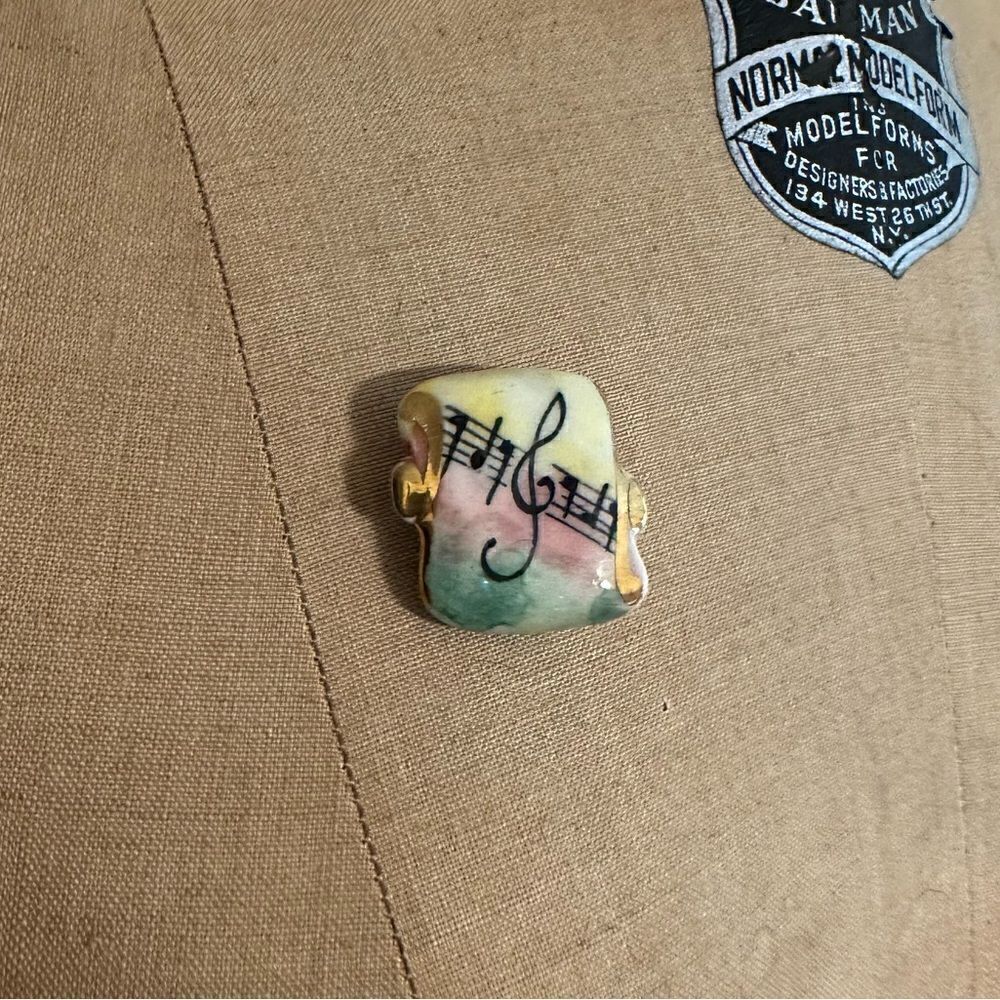 Vintage ceramic handmade musical pin - Picture 2 of 8